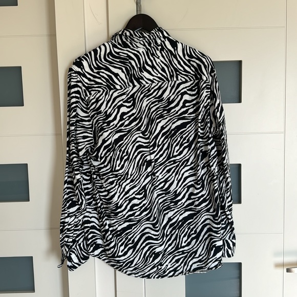H&M Men’s button up long sleeves shirt in zebra print regular fit M unisex - Picture 3 of 3